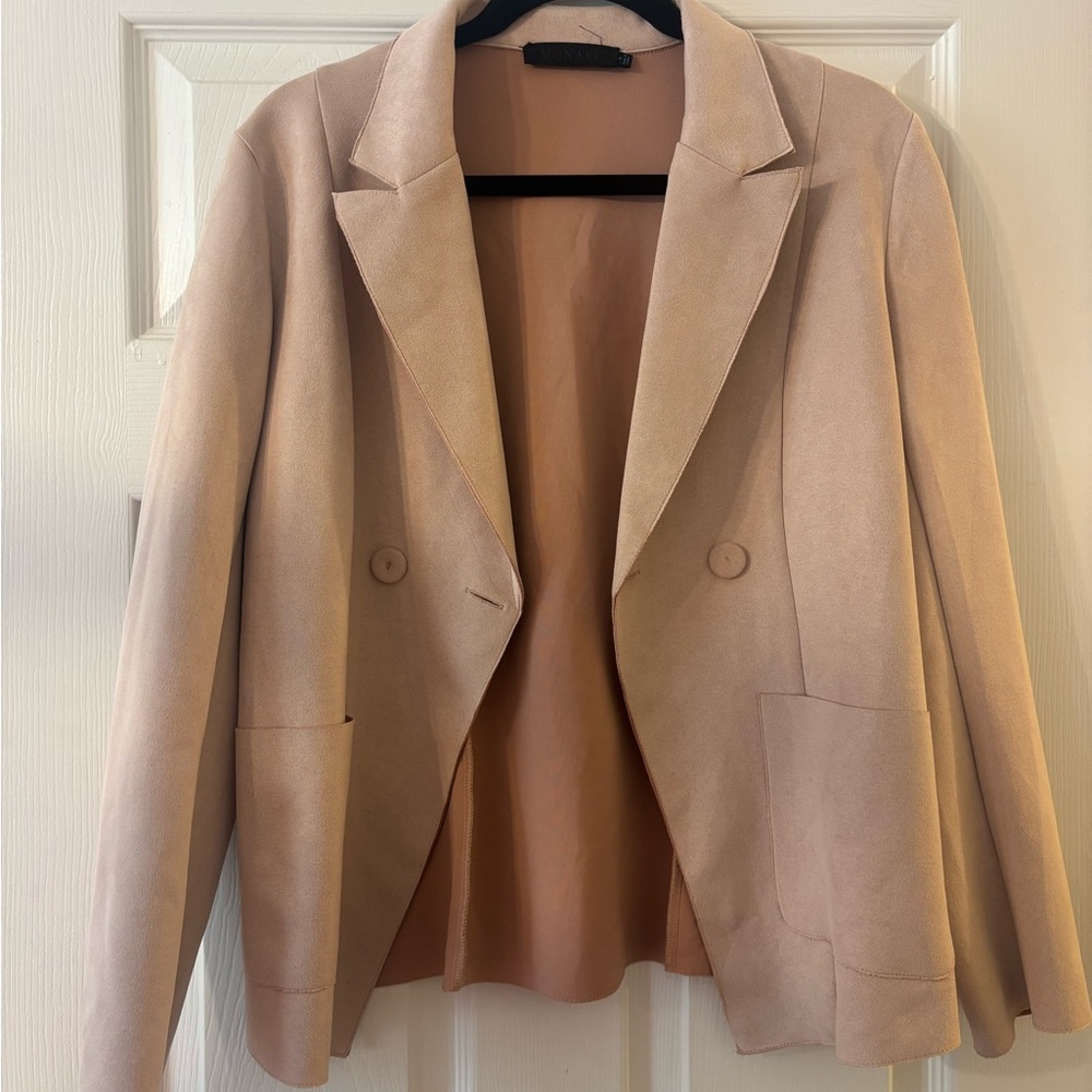 Chic pale pink blazer